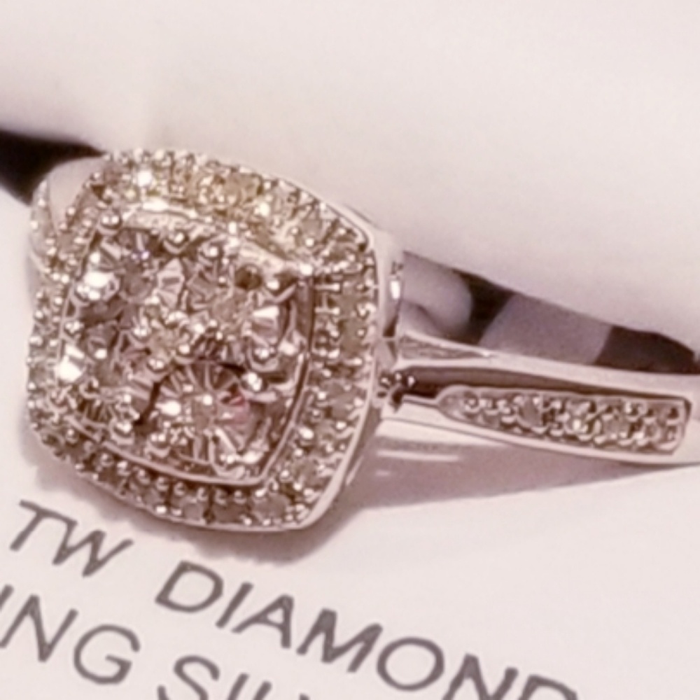 1/10 CT. T.W. Genuine Diamond Ring - Picture 5 of 7